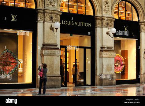 louis vuitton bergamo italy|louis vuitton milan italy locations.